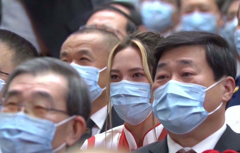 曼联此前逆转击败了维拉，在俱乐部周围不断出现各种传闻和噪音的环境之下，对滕哈赫来说最大的鼓舞是他的球队取得了一场胜利，而不是一味地屈服，球员们仍在战斗。